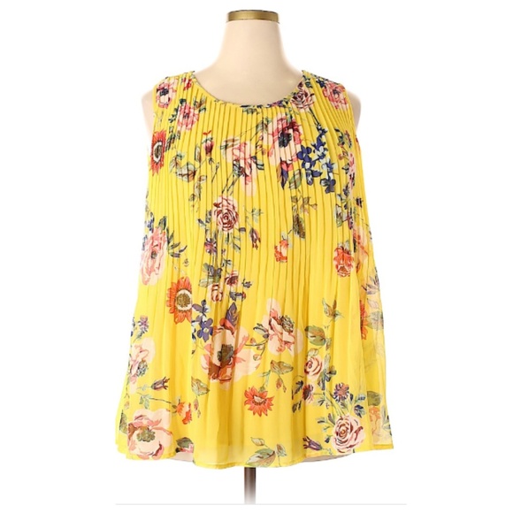 CLEARANCE Ava & Viv Pleated Floral Sleeveless Top - Picture 3 of 5